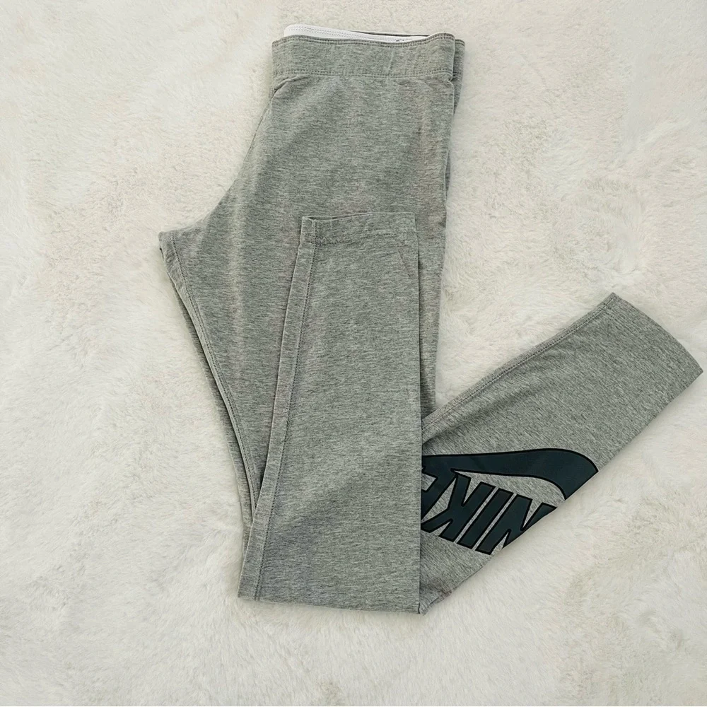 Nike | Women’s Nike Futura Leggings